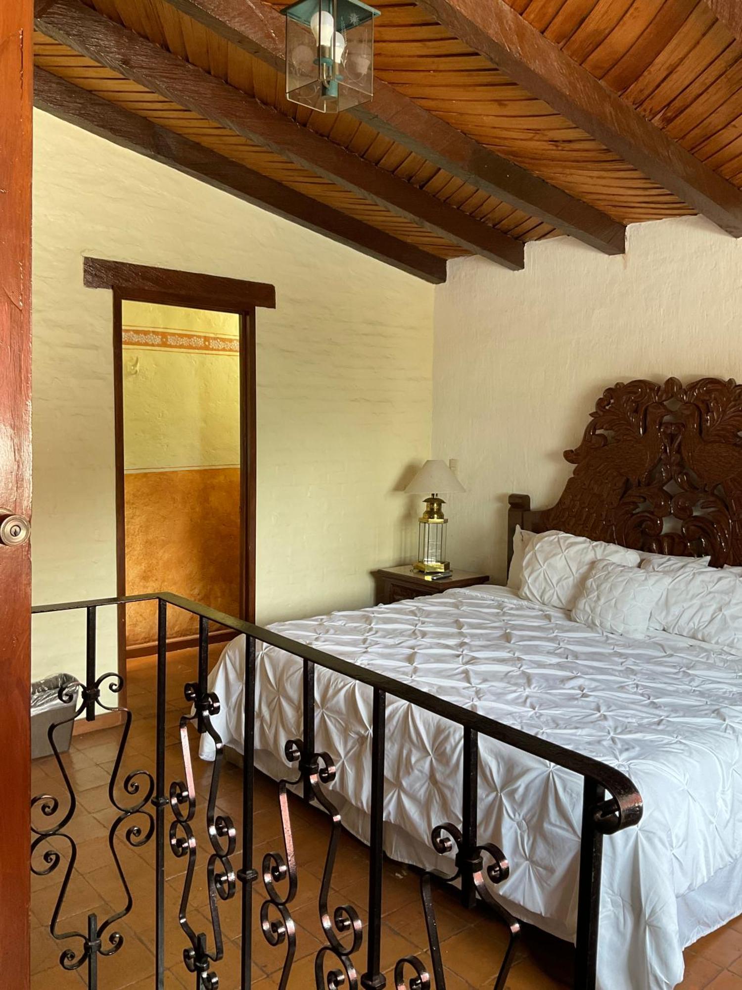 Villa San Jose Hotel & Suites Морелия Экстерьер фото