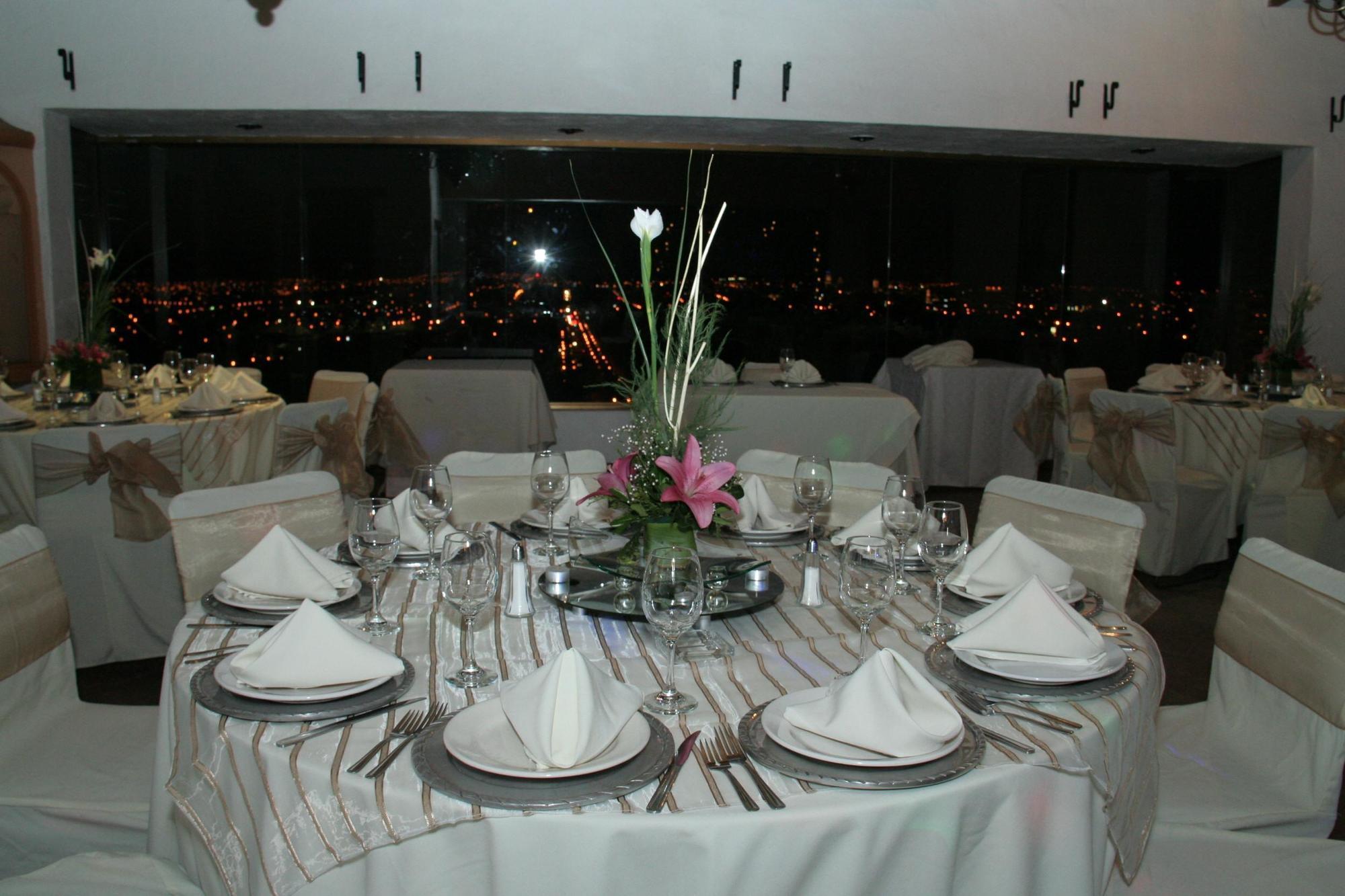 Villa San Jose Hotel & Suites Морелия Экстерьер фото